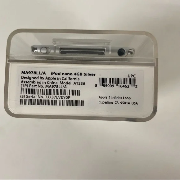 AppleiPod Nano 4 GB Silver 3rd Gen NEW NIB